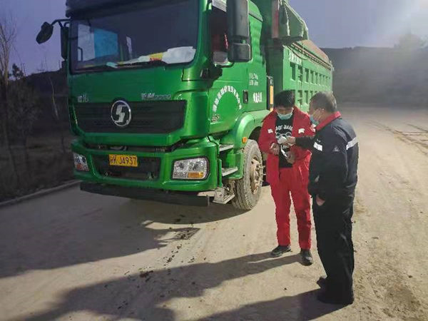 1640658198578643Fd9U.jpg ÑÏ¿áʵÑé½ø³¡³µÁ¾É¨Âë²âÎÂ_¸±±¾.jpg